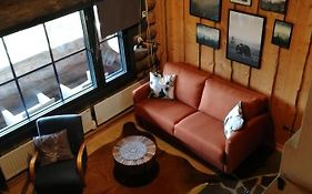 Chill Cave - Logwood Cottage